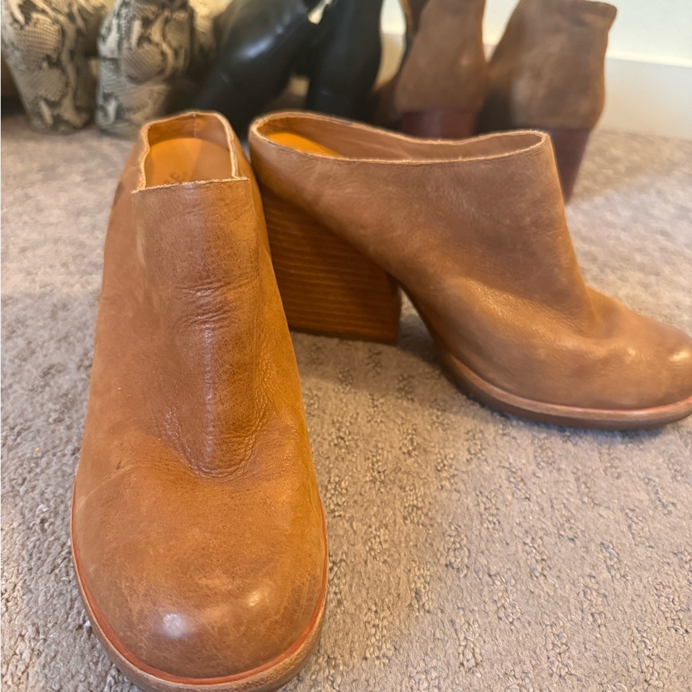 Kork-ease mules size 8